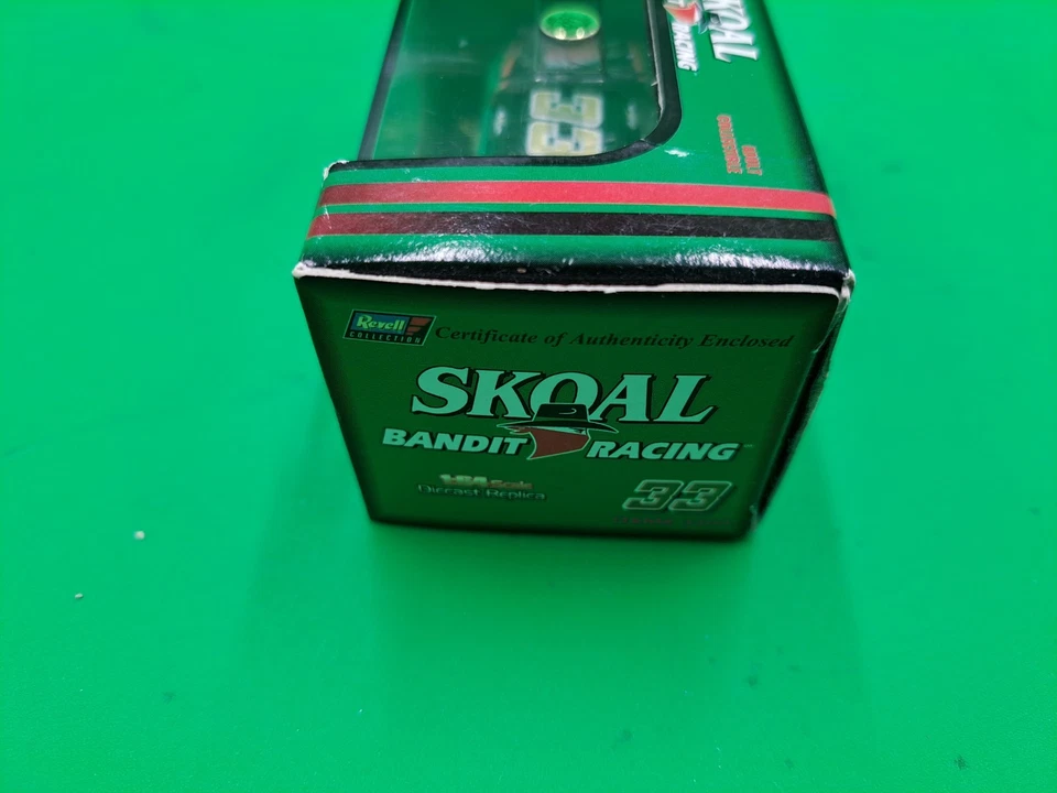 33 Ken Schrader 1997 Skoal Bandit Racing Chevrolet Monte Carlo 1:64 Scale Revell - Image 3 of 4