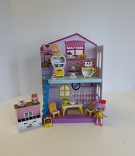 Shopkins Disney Happy Places Happy Townhouse con 1 Lil Shoppie y Petkins