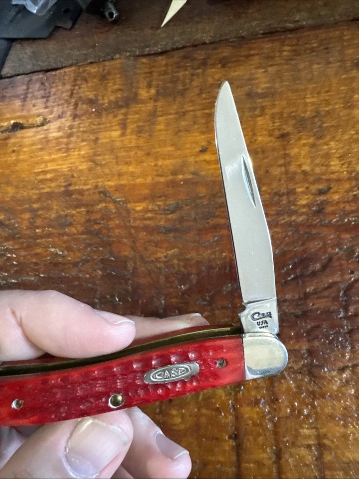 Нож Muskrat Case XX 1995 с рифлеными красными костяными ручками. - Изображение 3 из 4