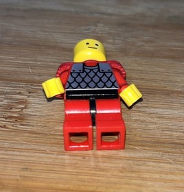 Vintage Lego Classic Black Castle Knight Red Shield mini-figure  w Dragon Shield