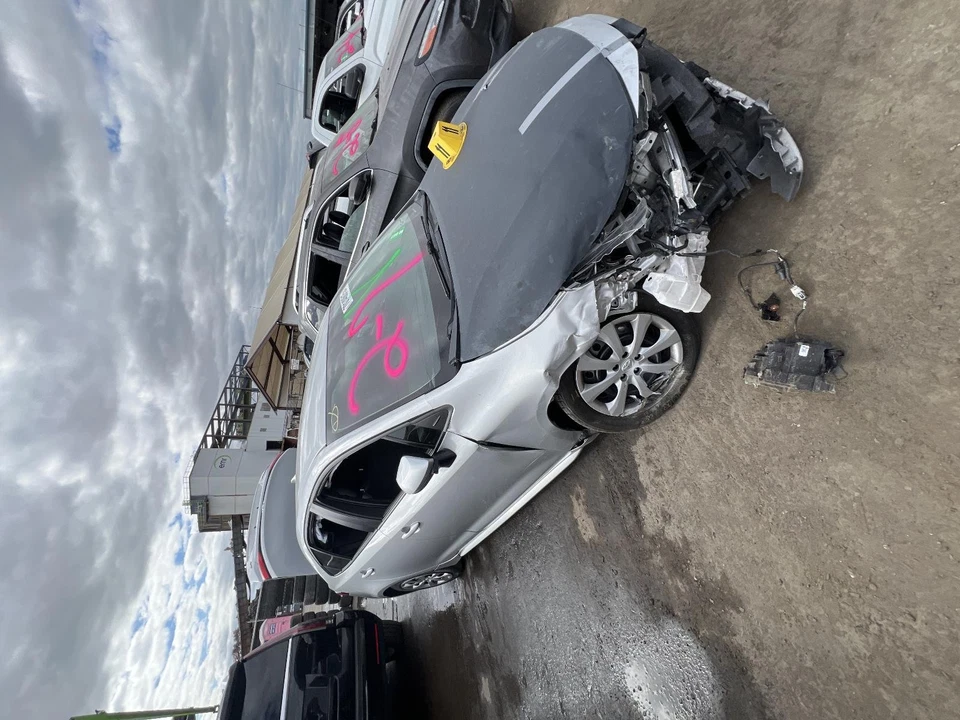 Toyota Corolla 2022 puerta trasera izquierda plateada - buen estado, 120 k millas Foto 2 de 4