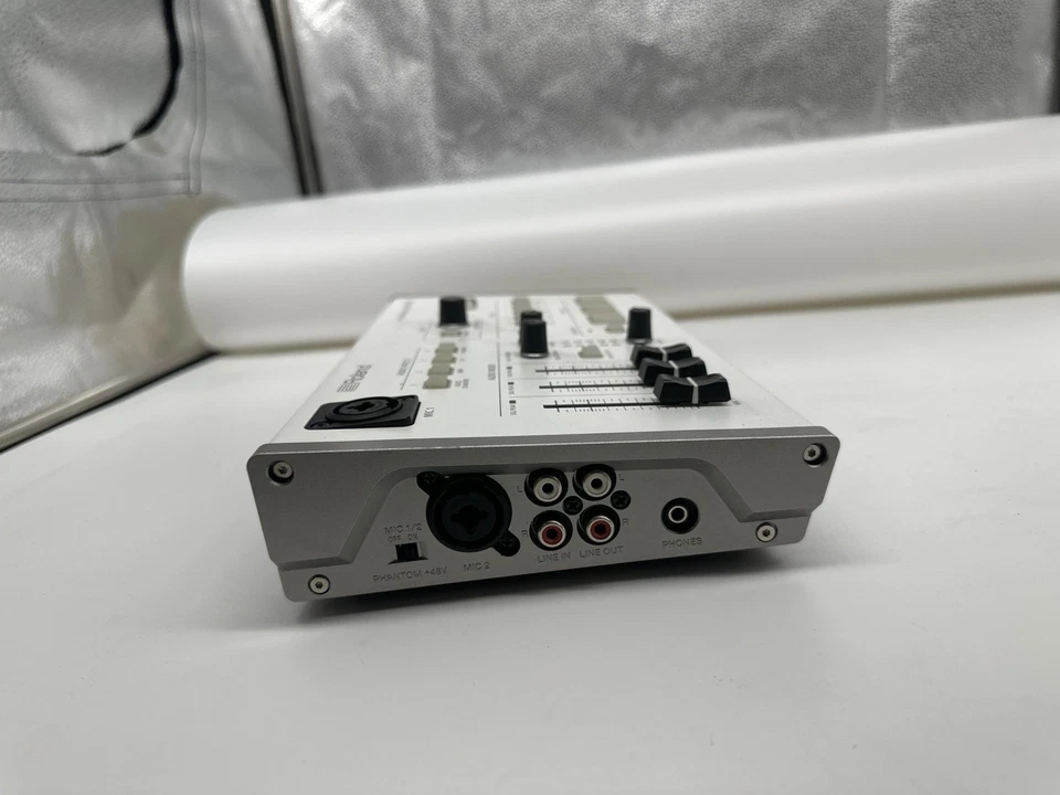 Roland VR-1HD AV Streaming Studio Mixer / Video Switcher with hard case - Image 4 of 4