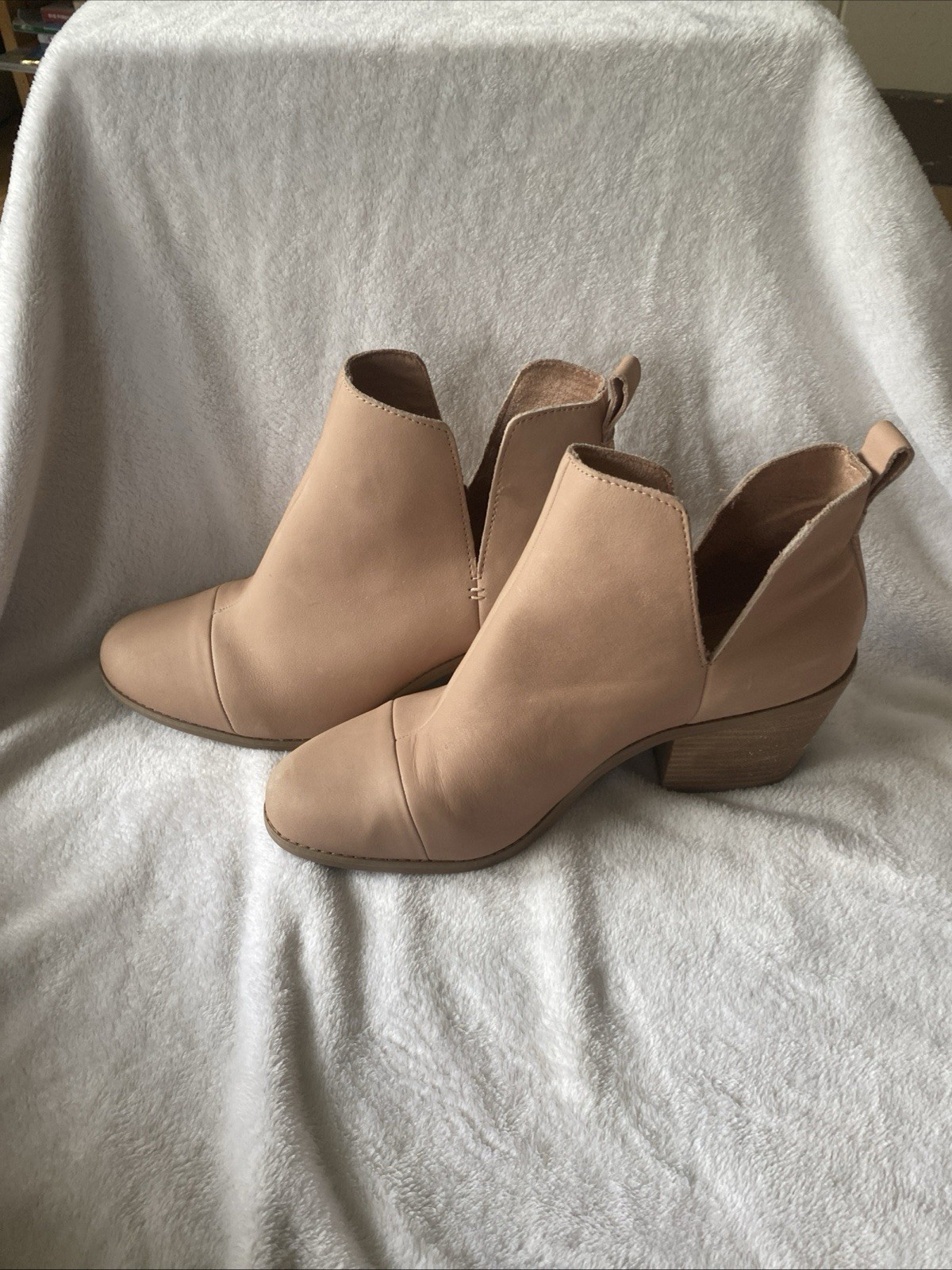 Tom's Clare Wedge Boot in Oatmeal Suede Women's Size 12