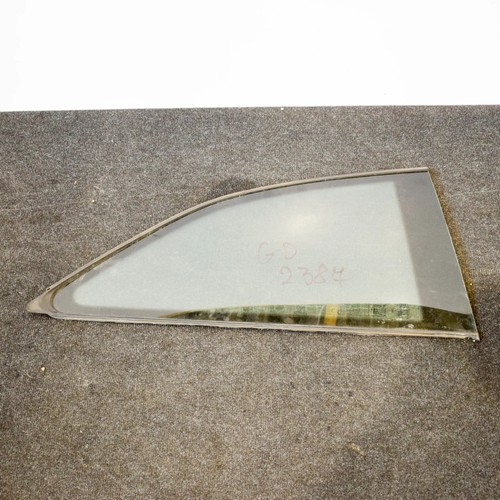 Rear vent glass