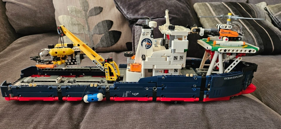 LEGO Technic 42064 Ocean Explorer, photo 3 of 5