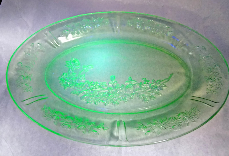 Vtg Federal Sharon Cabbage Rose Uranium/Vaseline Glow Oval Platter 12.5” 1930’s