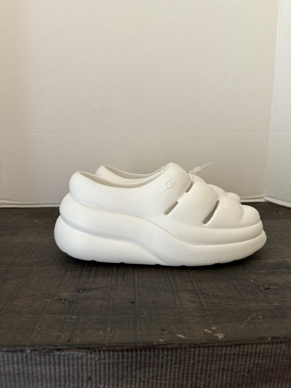 UGG Sport Yeah Clogs Slip on House Shoes Comfort in Bright White Women's Size 8-image