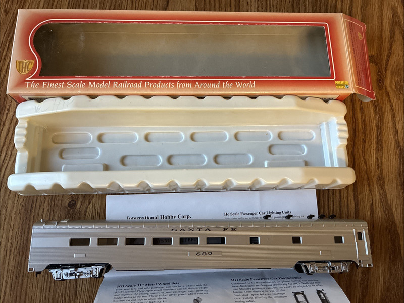 HO IHC Santa Fe Diner, ATSF 602 Passenger Dining Car