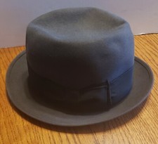 PRE-OWNED STETSON MEN'S GRAY FEDORA HAT 22'' AROUND THE INSIDE APPROXIMATELY