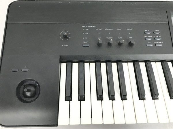 Korg KROME 61-Key - Music Workstation Keyboard & Synthesizer