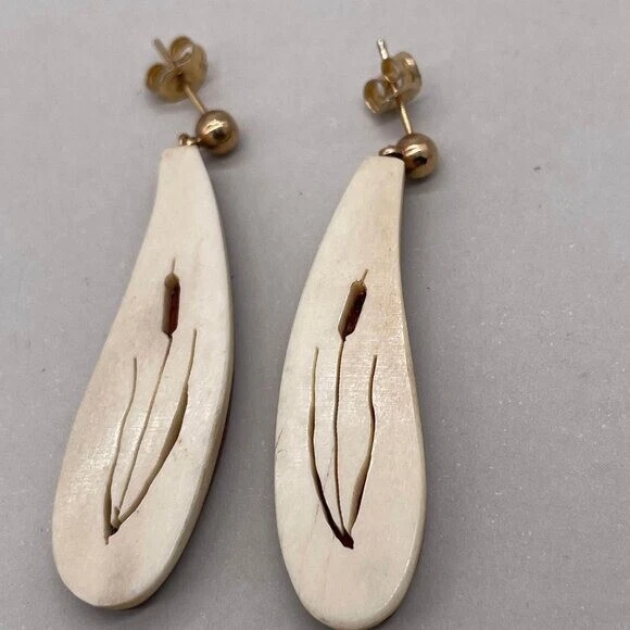 Pendientes colgantes de madera rellenos de oro naturaleza terroso trabajo étnico Foto 4 de 4