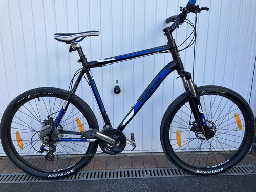 Mens Trek mountain bike, blue XL frame 