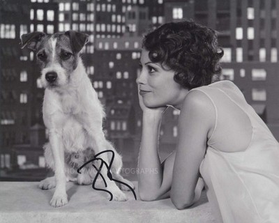 BERENICE BEJO - The Artist - GENUINE SIGNED AUTOGRAPH