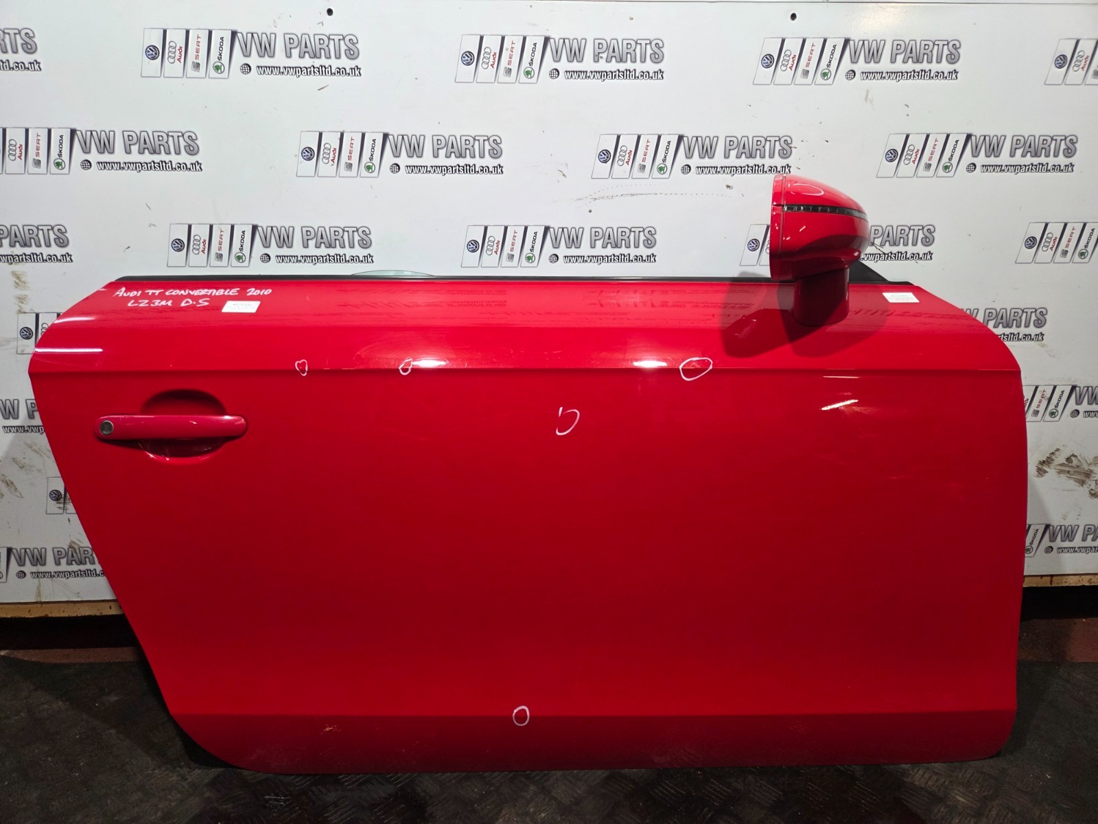 AUDI TT MK2 CONVERTIBLE DRIVER SIDE FRONT DOOR & WING MIRROR RED LZ3M 2007-2014