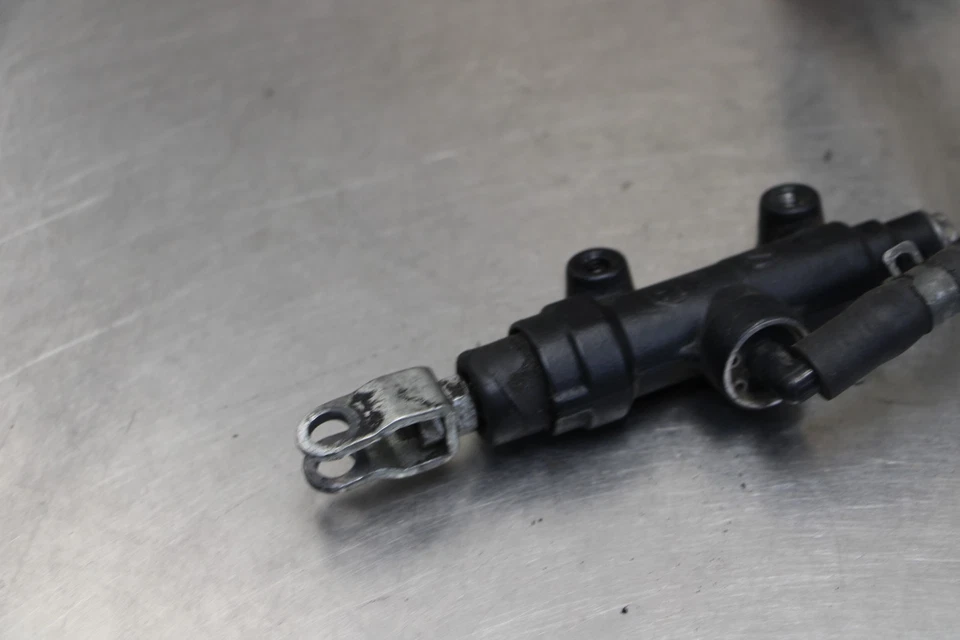 13-18 KAWASAKI NINJA ZX6R REAR BACK BRAKE MASTER CYLINDER W RESERVOIR - Image 2 of 4