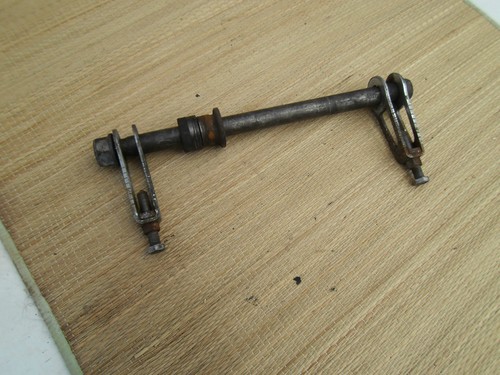 Hinterachse Achse Kettenspanner Honda VF 1000 F Typ SC 15