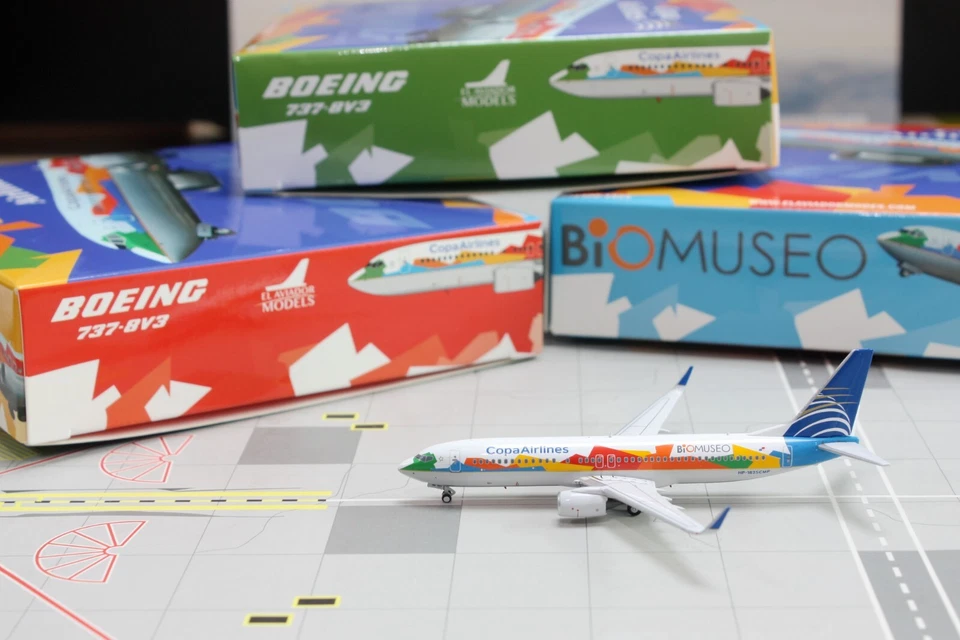 Copa Airlines / Boeing B737-800 / HP-1825CMP / EAV400-1825 / 1:400 Foto 2 de 4