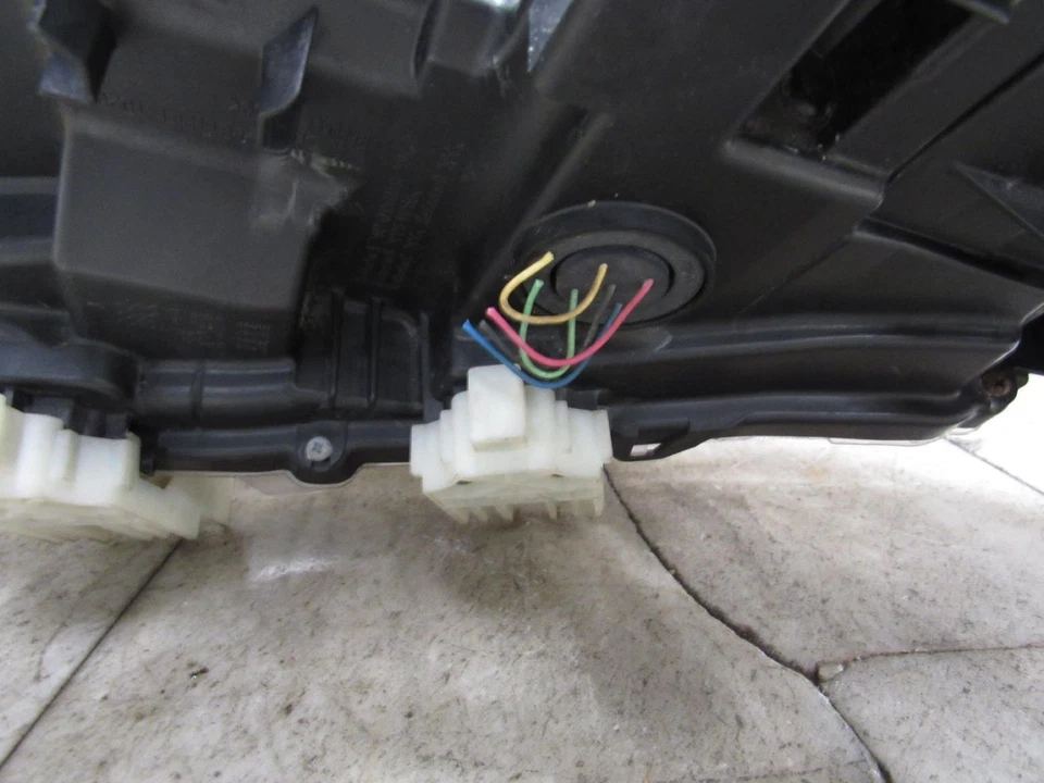 Faro derecho Nissan Armada 2017 2018 2019 2020 OEM 26010-5ZW0A Foto 2 de 4