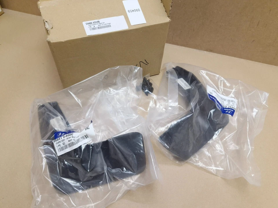Hyundai i30 5 Door Rear Splash Guard Mud Flap Set G4460ADU20 2017-on Genuine New - Image 2 of 4