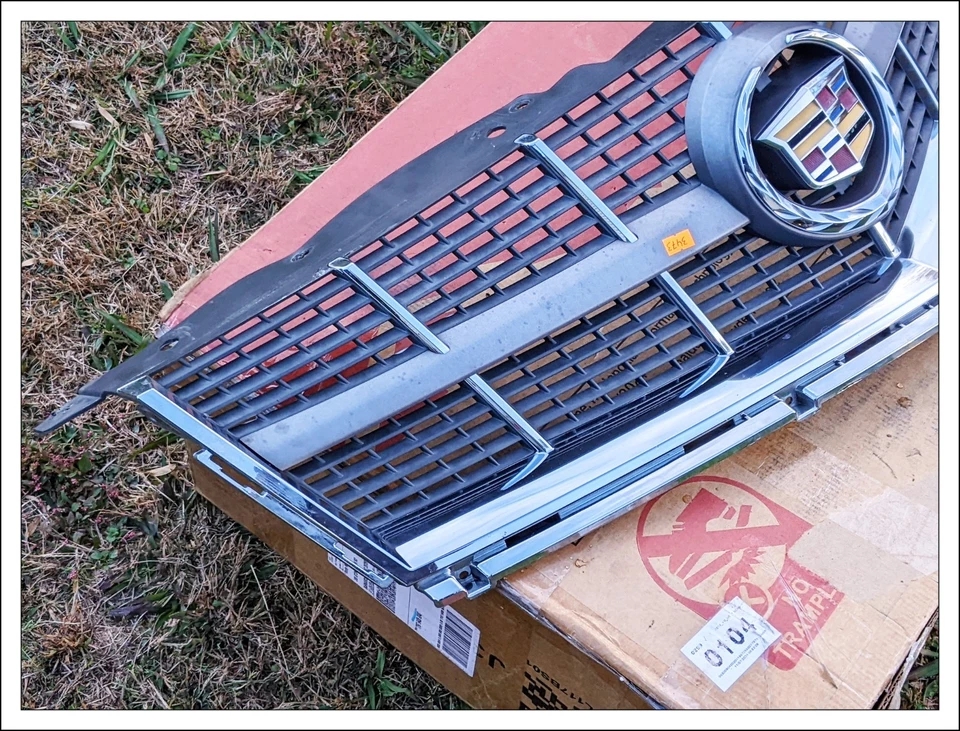 2010 2011 2012 Cadillac SRX OEM GM Front Chrome Grille Grill W/ Emblem 25778322 - Image 3 of 4