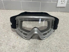 Oakley Ski Snow Goggles Silver Frame with Clear Lens Anti Fog Adjustable Strap