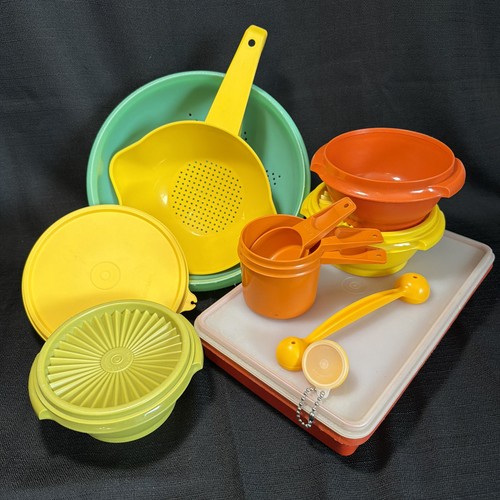 Lot Of 16 Pieces Vintage Tupperware Replacement Pieces