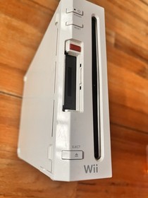 Nintendo Will Console Lot⭐️⭐️⭐️⭐️ Comes With A Lot( See Description)