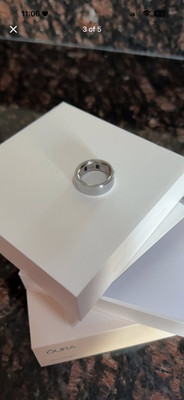oura ring 4 size 8 silver, barely worn no scratches. Purchased may 2026