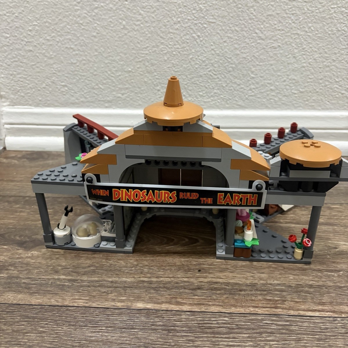LEGO 76961 Jurassic Park Visitor Center T. Rex & Raptor Attack