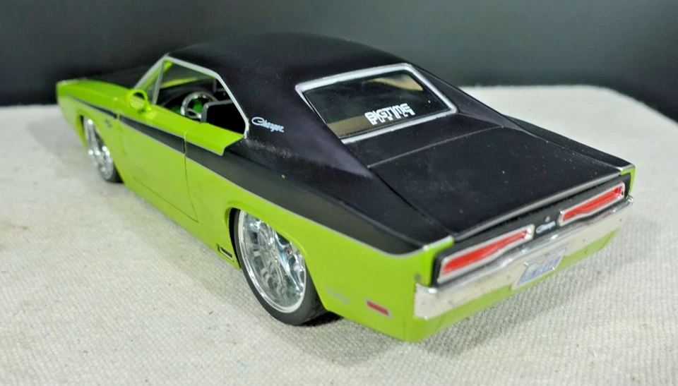Jada Toys Big Time Muscle 1970 Dodge Charger зеленый/черный 1:24 - Изображение 4 из 4