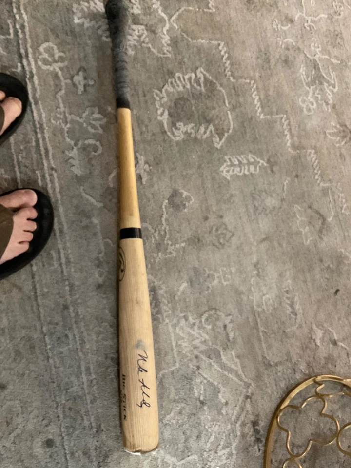 ARIZONA DIAMONDBACKS  NICK AHMED GOLD GLOVE  SIGNED  GAME USED BAT  COA RARE - Image 2 of 4