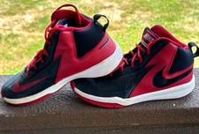 Nike Team Hustle D7 Sneakers Basketball Kids Shoes Youth Training Sports School