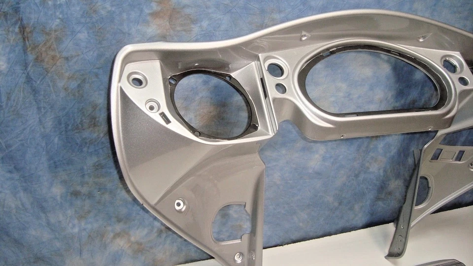 Indian Inner Dash Kit Vogue Silver 2014-2017 Roadmaster Chieftain 2881774-354 Z2 - Image 2 of 4