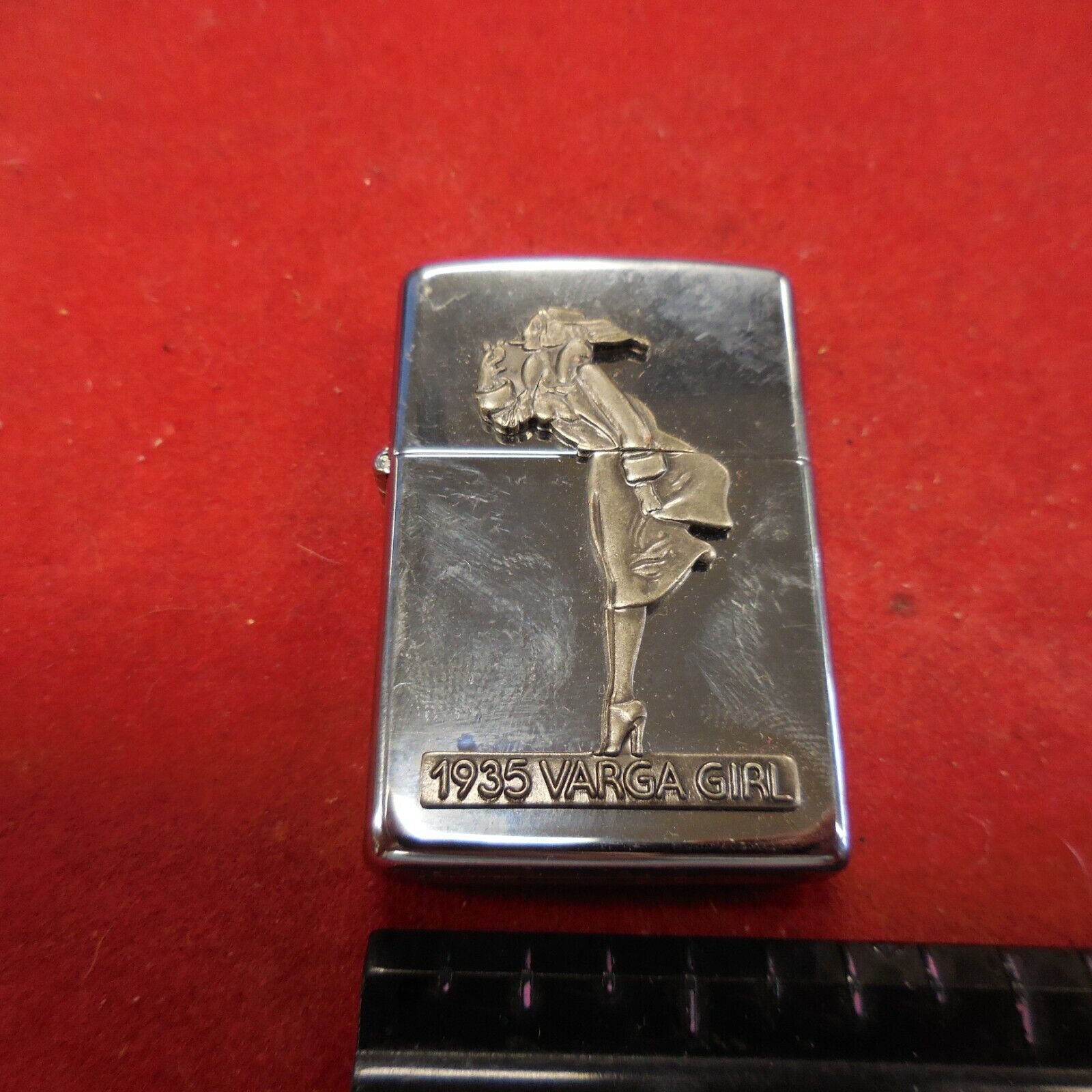 Zippo 1935 VARGA GIRL-