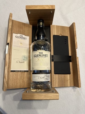 GLENLIVET SINGLE MALT SCOTCH WHISKY XXV 25 YEARS WOODEN BOX WITH Empty BOTTLE