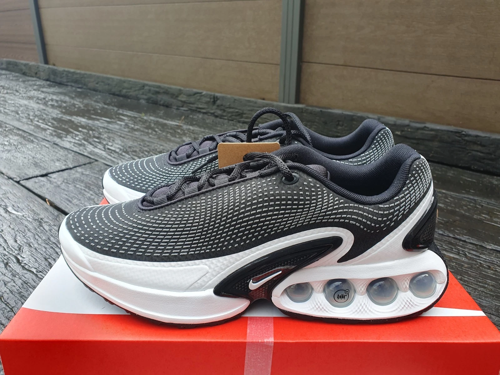 Nike Air Max DN Black White UK 9 EUR 44 US 11.5 FJ3145 002