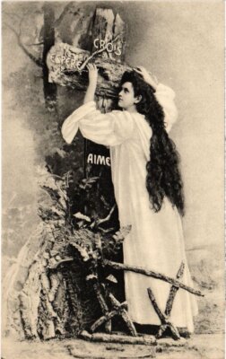 CPA AK Lady with a Cross BERGERET (1321208)
