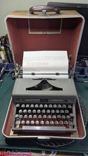 1950 Royal Quiet De Luxe Portable Typewriter A-2002734 thumbnail