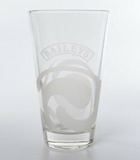Baileys  Longdrink Lik&ouml;r Gefrostete Wellenoptik Hei&szlig;getr&auml;nk Glas Bar 7712