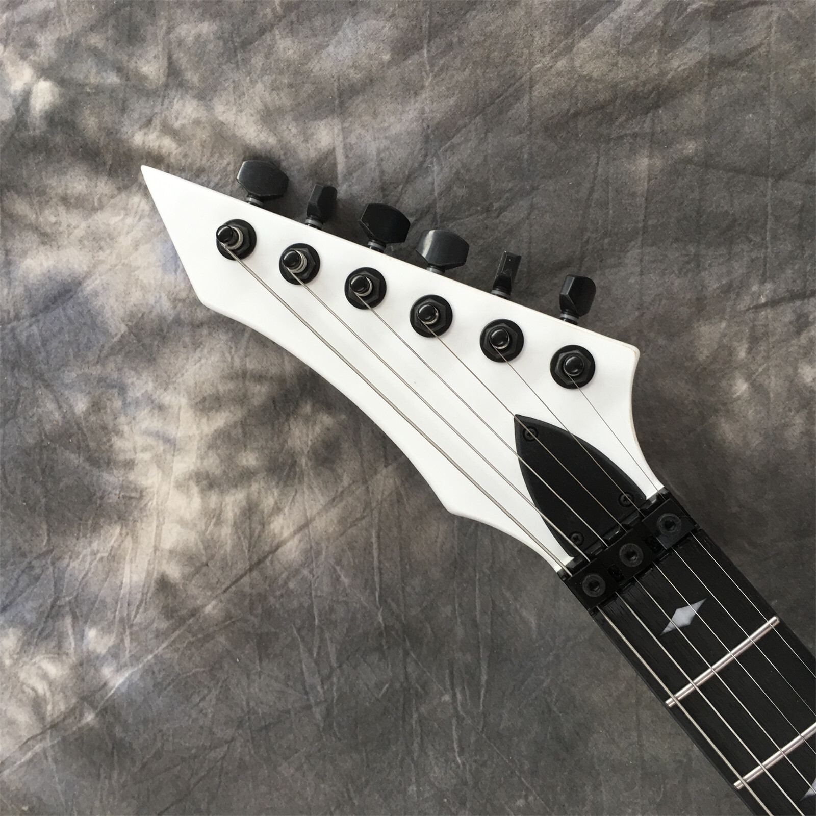 White Warlock Extreme Electric Guitar SolidBody Basswood Body Rosewood Fretboard