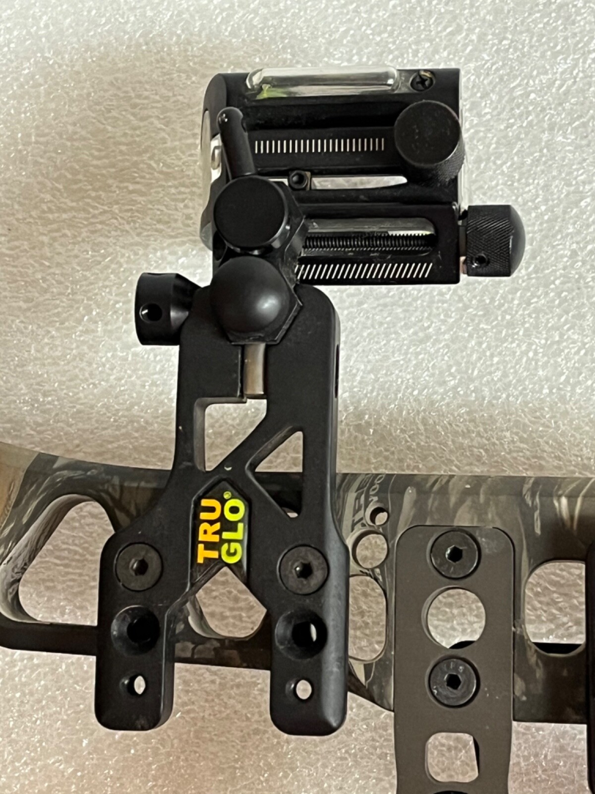 Mathews RH 70 Switchback XT with 12 Easton Carbon arrows & quiver