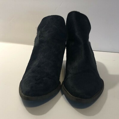 Pre-owned Very Volatile Brand Los Angeles Blue Calf hair slip on. Womens Size 8.