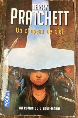 TERRY PRATCHETT DISCWORLD SERIES Un Chapeau De Ciel French Import Edition PB