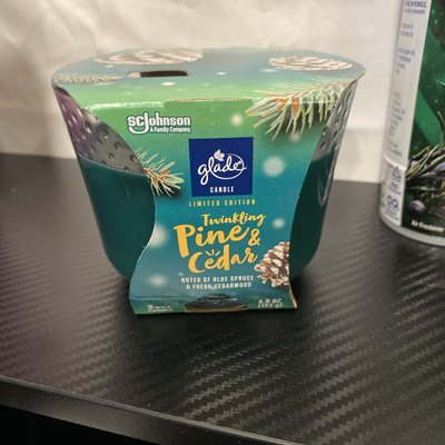 Glade 6.8 Oz Large Limited Edition Twinkling Pine & Cedar 3 Wick Candle Holiday