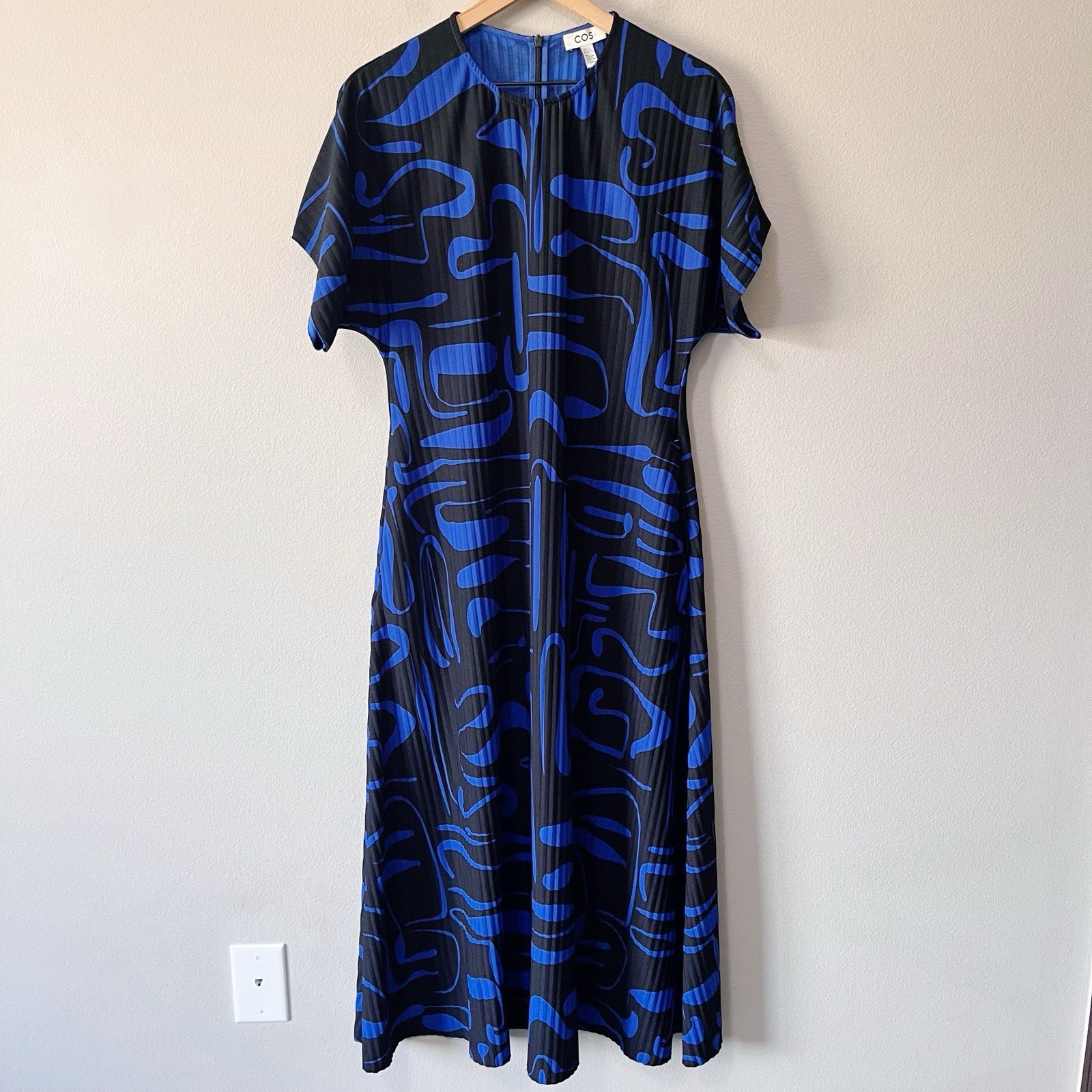 COS Black Blue Swirl Pleated Midi T-Shirt Dress Size US Small Short Sleeves