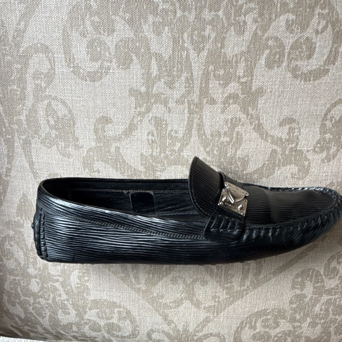 25+ Louis Vuitton M Solid Casual Shoes for Men for sale | Updated