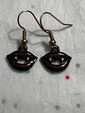 Enamel Gothic Vampire Fangs Lips Halloween Earrings