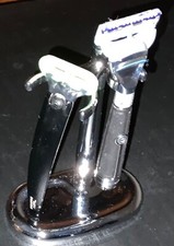 SHAVING SET BY THE ART OF SHAVING, 2 SHAVING RAZORS STAND SET