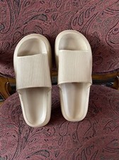 Women moulded Water Resistant Slippers 9-10 beige.
