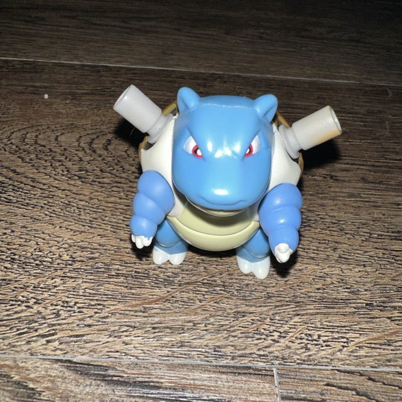 NINTENDO POKEMON BLASTOISE WATER SQUIRTER FIGURE 1999 BURGER KING KIDS MEAL TOY